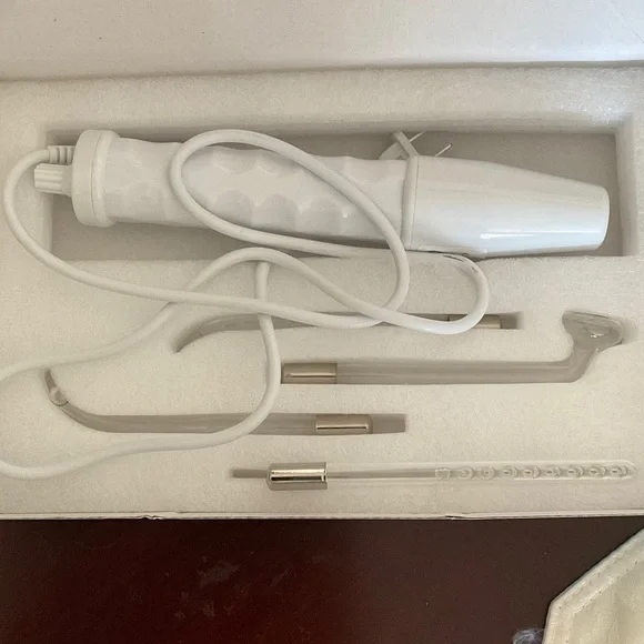 White LED Skincare Mask - Picture 5 of 7